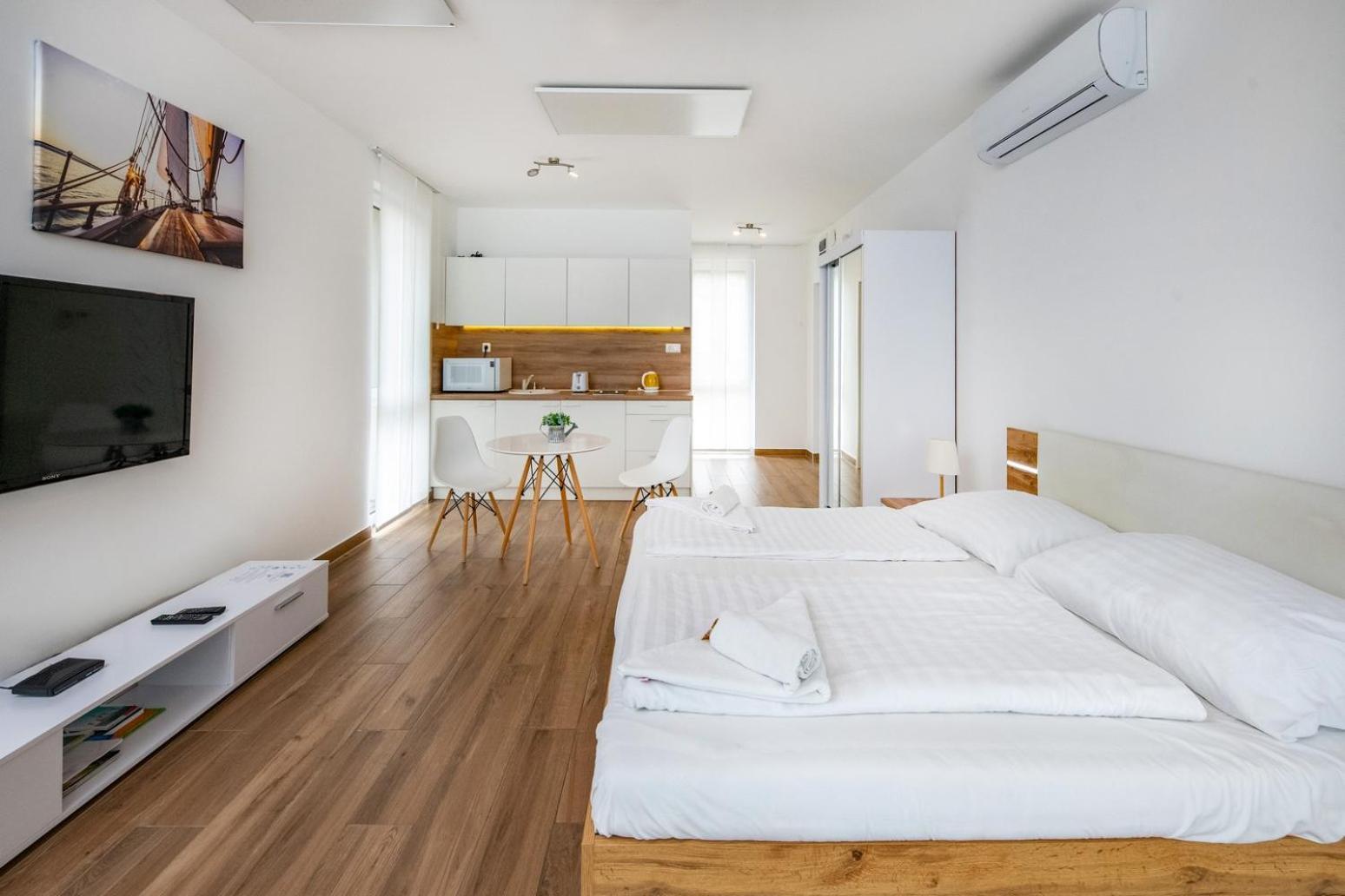 Anchor Apartman By HelloБалатонлеле Екстериор снимка